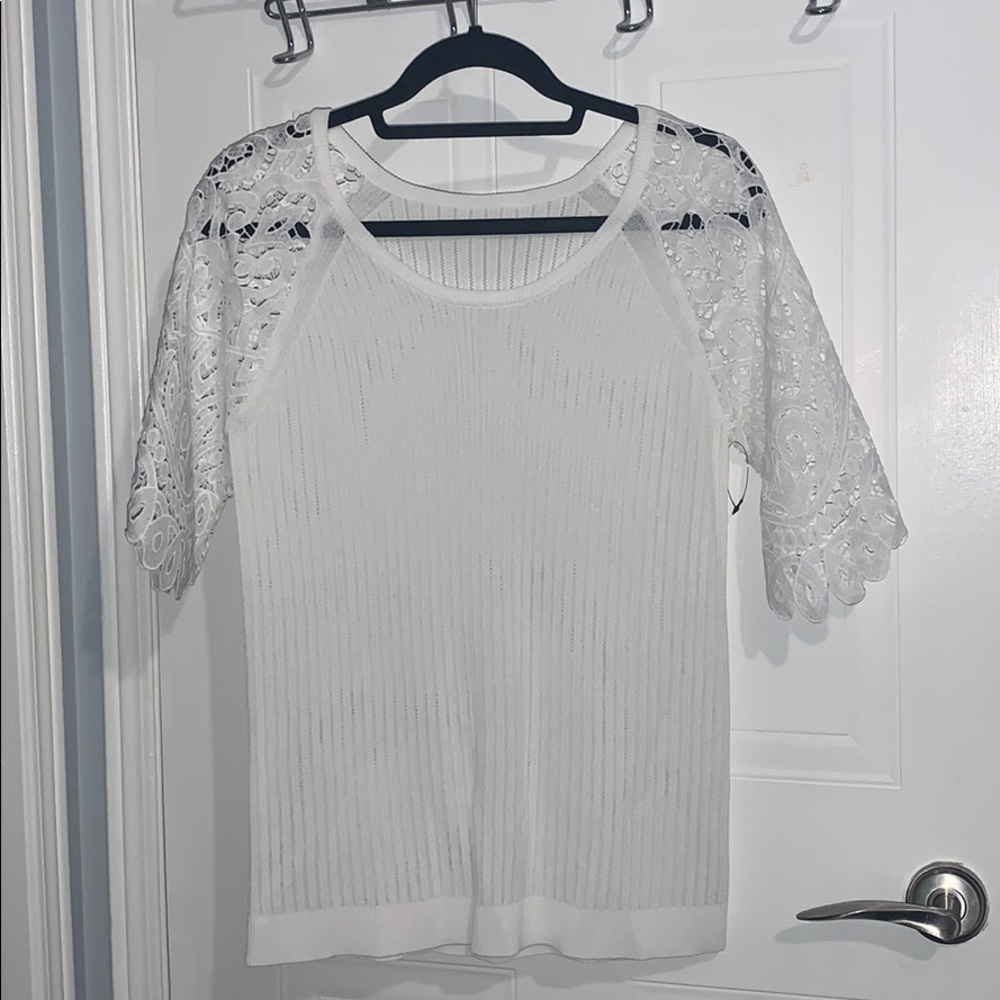 *BRAND NEW* White blouse with lace sleeves